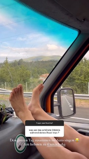 Lola Weippert feet photo thumbnail