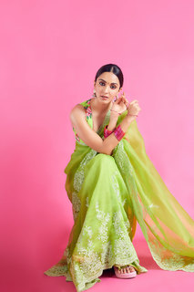 Kiara Advani feet photo thumbnail
