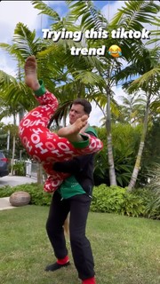 Lele Pons feet photo thumbnail