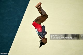 Simone Biles feet photo thumbnail