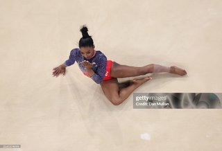 Simone Biles feet photo thumbnail