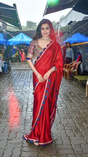 Shraddha Kapoor feet photo thumbnail
