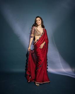 Shraddha Kapoor feet photo thumbnail