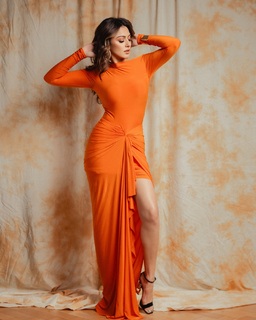 Hansika Motwani feet photo thumbnail