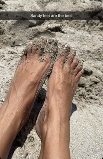Scarlet Vas feet photo thumbnail