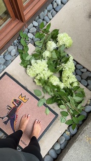 Ashley Graham feet photo thumbnail