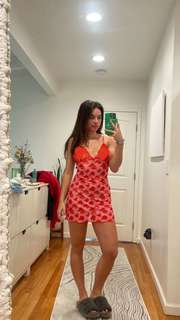 Natalie Noel Mariduena feet photo thumbnail