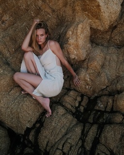Josephine Skriver feet photo thumbnail