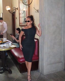 Adrienne Houghton feet photo thumbnail