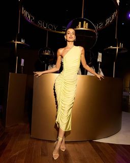 Camila Queiroz feet photo thumbnail