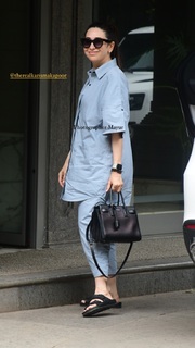 Karisma Kapoor feet photo thumbnail