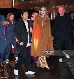 Angelina Jolie feet photo thumbnail