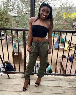 Simone Biles feet photo thumbnail