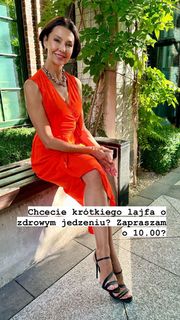 Anna Popek feet photo thumbnail