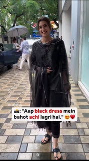 Kriti Sanon feet photo thumbnail