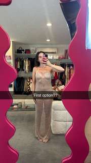 Natalie Noel Mariduena feet photo thumbnail