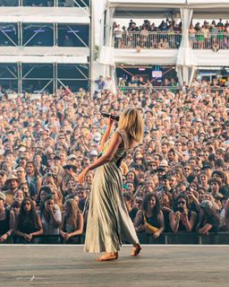 Aurora Aksnes feet photo thumbnail