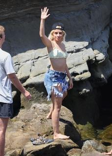 Camila Cabello feet photo thumbnail