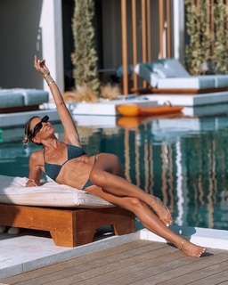 Athina Oikonomakou feet photo thumbnail