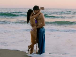 Victoria Justice feet photo thumbnail