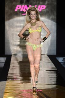 Petra Nemcova feet photo thumbnail