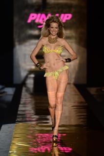 Petra Nemcova feet photo thumbnail