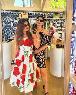 Raveena Tandon feet photo thumbnail