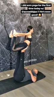 Victoria Justice feet photo thumbnail