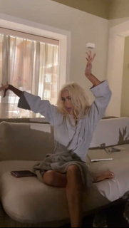 Christina Aguilera feet photo thumbnail