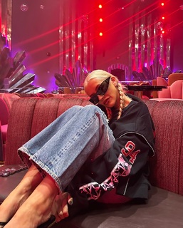 Christina Aguilera feet photo thumbnail