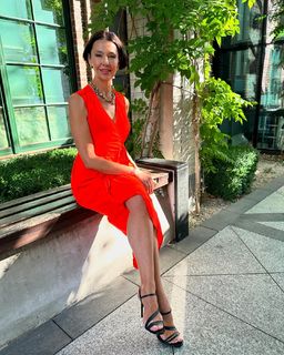 Anna Popek feet photo thumbnail