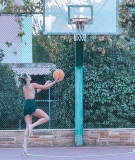 Athina Oikonomakou feet photo thumbnail