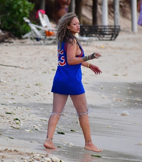 Rihanna feet photo thumbnail