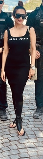 Malaika Arora feet photo thumbnail