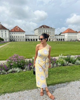 Anushka Sen feet photo thumbnail