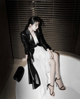 Mi Yang feet photo thumbnail