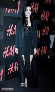 Lana Del Rey feet photo thumbnail