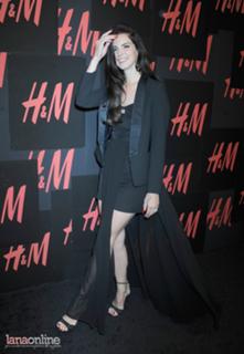 Lana Del Rey feet photo thumbnail