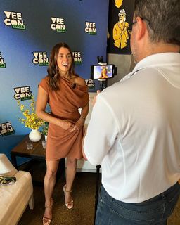 Danica Patrick feet photo thumbnail