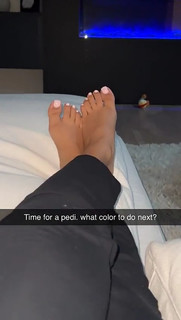 Queen Naija feet photo thumbnail