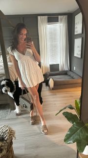 Chelsea Green feet photo thumbnail