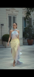 Duygu Özaslan feet photo thumbnail