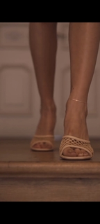 Duygu Özaslan feet photo thumbnail