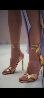 Duygu Özaslan feet photo thumbnail