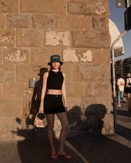 Duygu Özaslan feet photo thumbnail