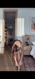 Duygu Özaslan feet photo thumbnail