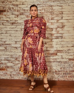 Dia Mirza feet photo thumbnail
