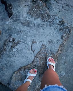 Busy Philipps feet photo thumbnail