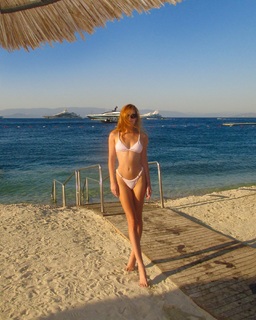 Marina Ruy Barbosa feet photo thumbnail