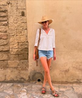 Lisa Snowdon feet photo thumbnail
